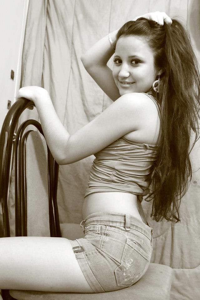 10P Non nude pictures 