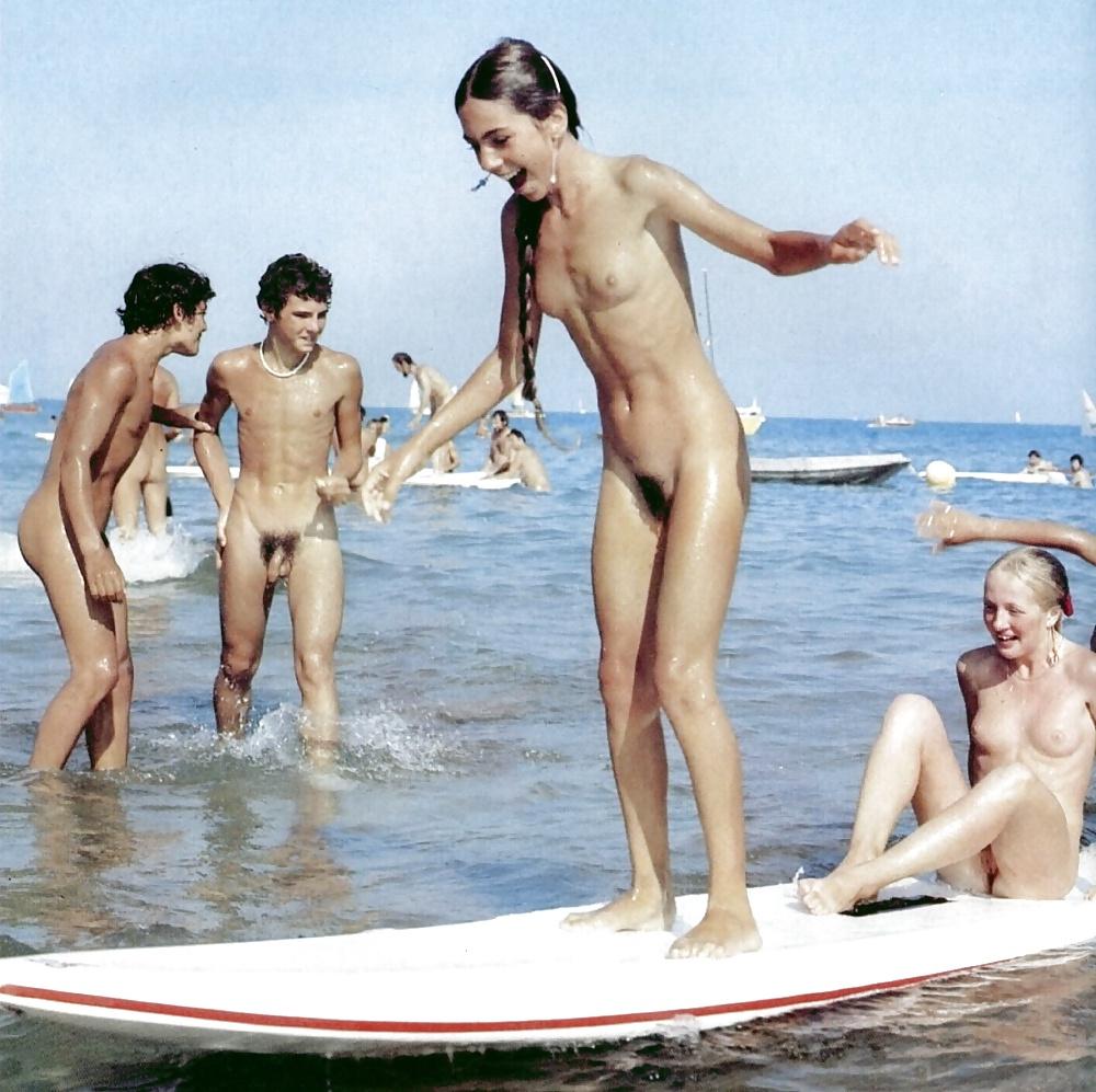 25P Naked Nudists