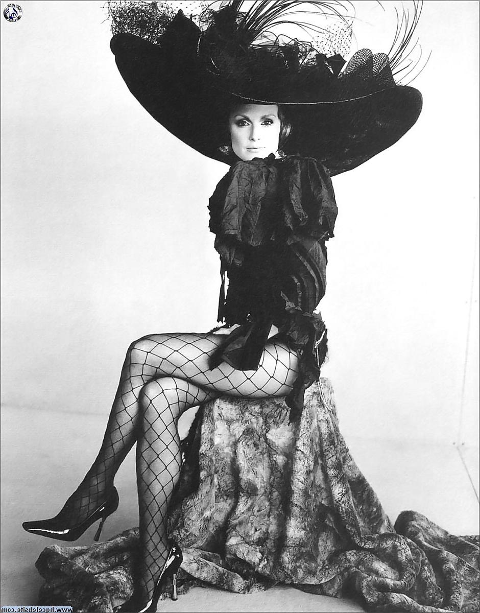 25P Movie babe-Julianne Moore.