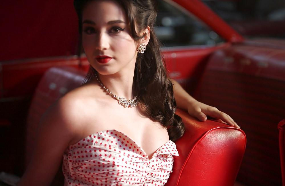 25P Molly Ephraim vs. Molly Quinn