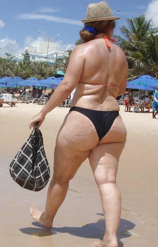 22P Bikini voyeur