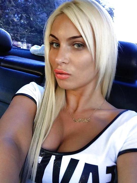 25P Romanian women: Christina