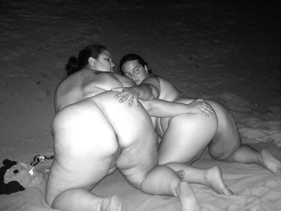 12P Two BBW! (At the Beach late at Night)