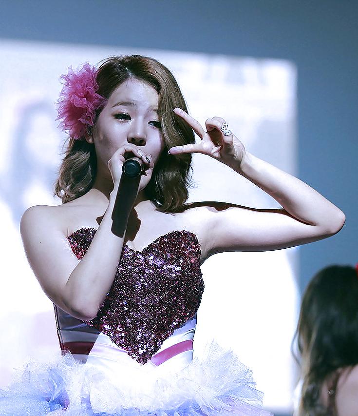 25P Lee Soon-kyu's armpits (Girls' Generation).