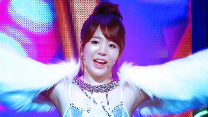 25P Lee Soon-kyu's armpits (Girls' Generation).