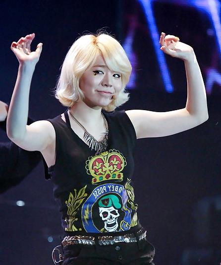 25P Lee Soon-kyu's armpits (Girls' Generation).
