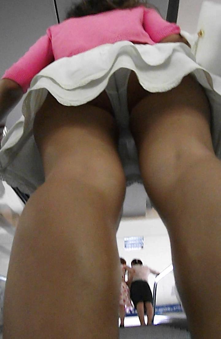 25P Upskirt trip 4
