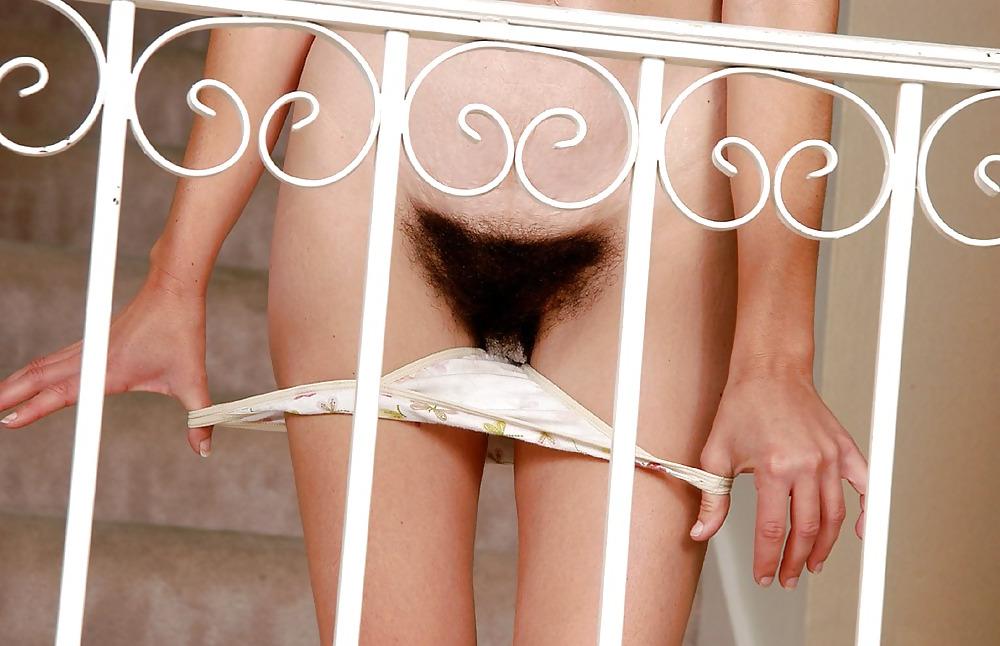 25P Hairy Granny Pussy