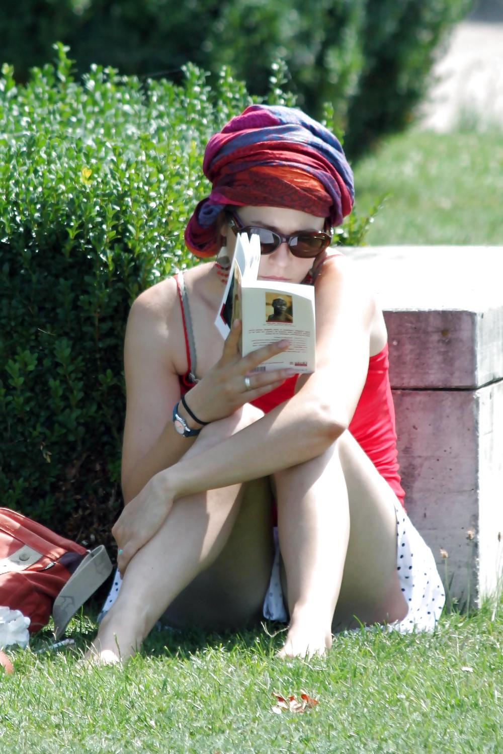15P Upskirt - Sous les jupes - 1
