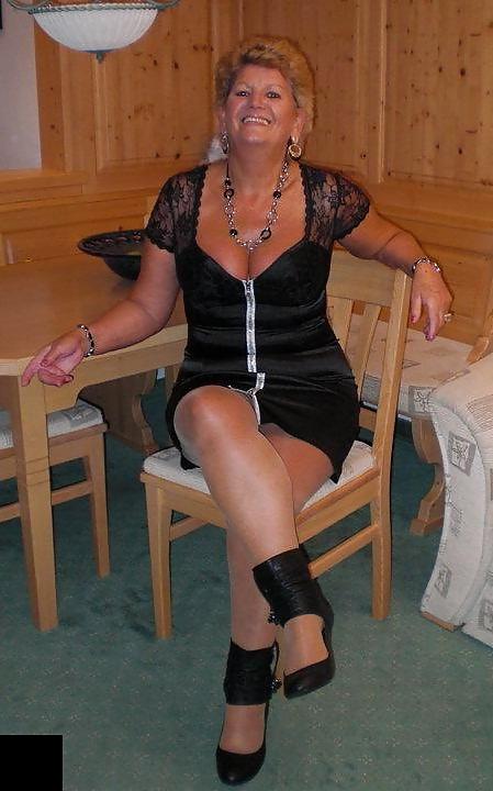 25P Sexy Granny Slut