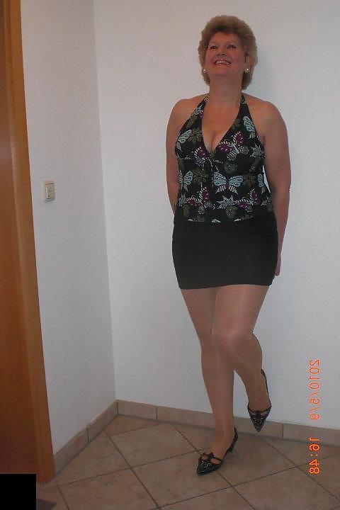 25P Sexy Granny Slut