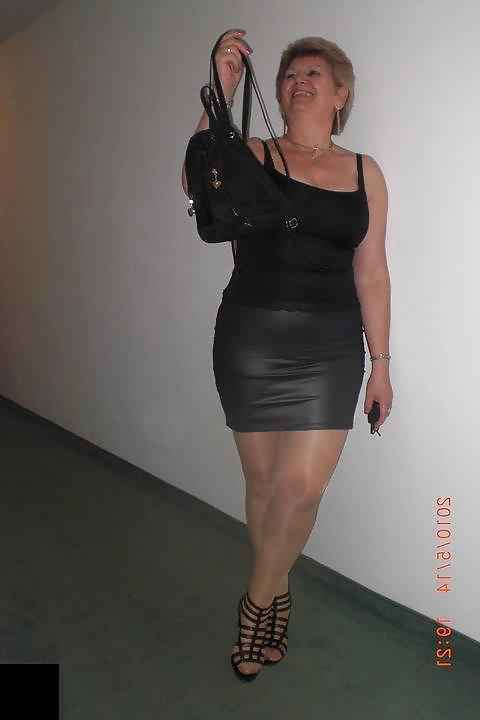 25P Sexy Granny Slut