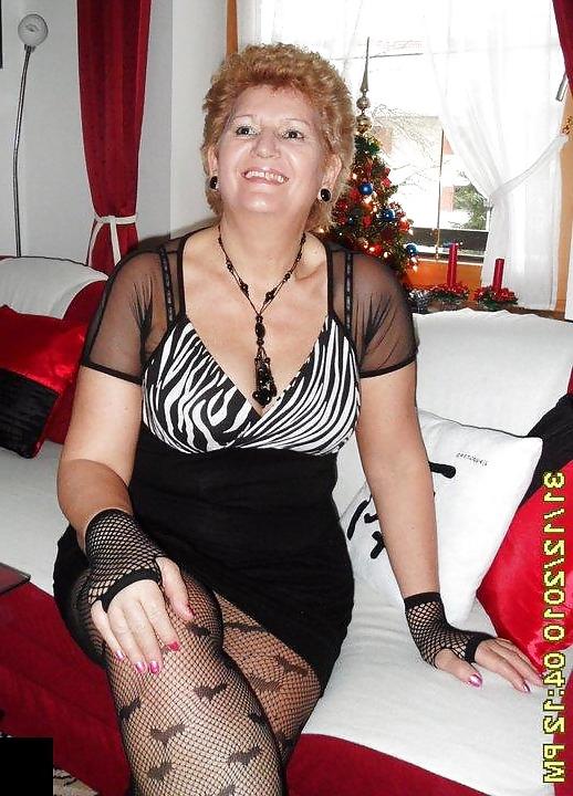 25P Sexy Granny Slut