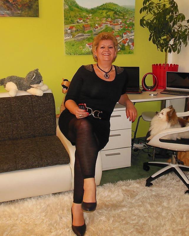 25P Sexy Granny Slut