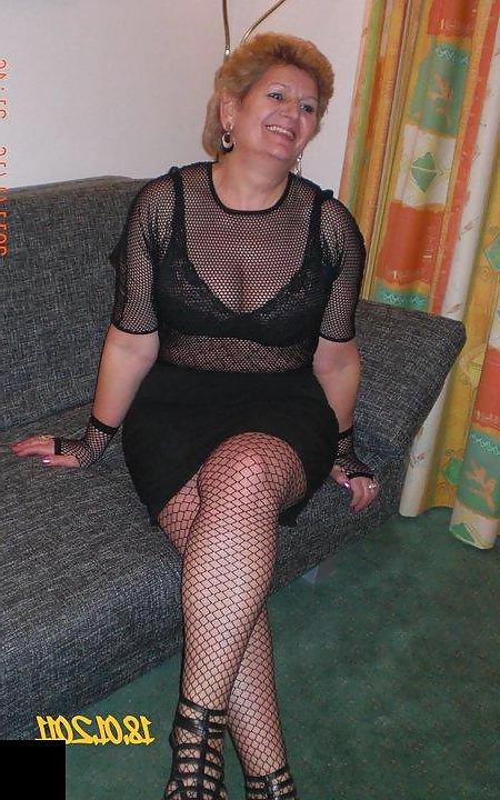 25P Sexy Granny Slut