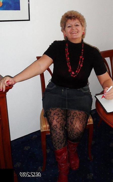 25P Sexy Granny Slut