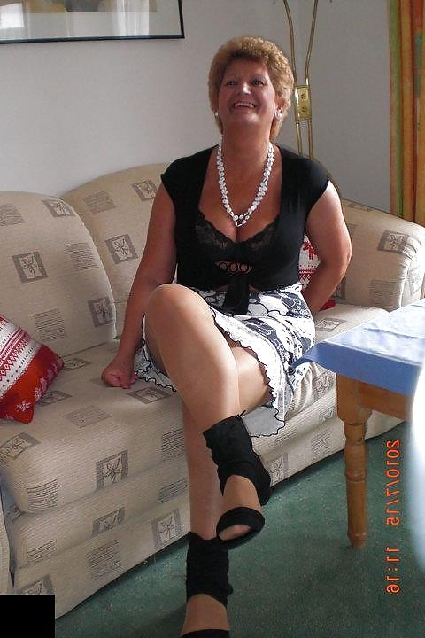 25P Sexy Granny Slut