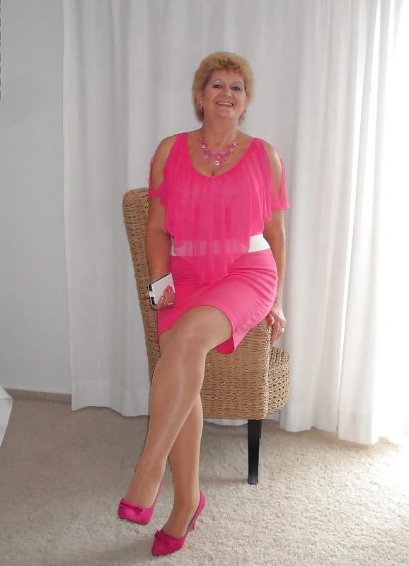 25P Sexy Granny Slut