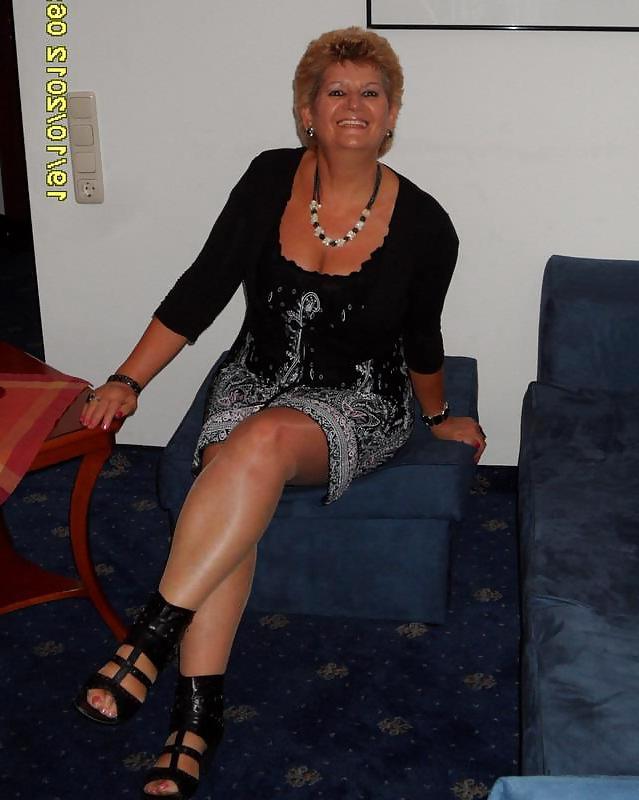25P Sexy Granny Slut