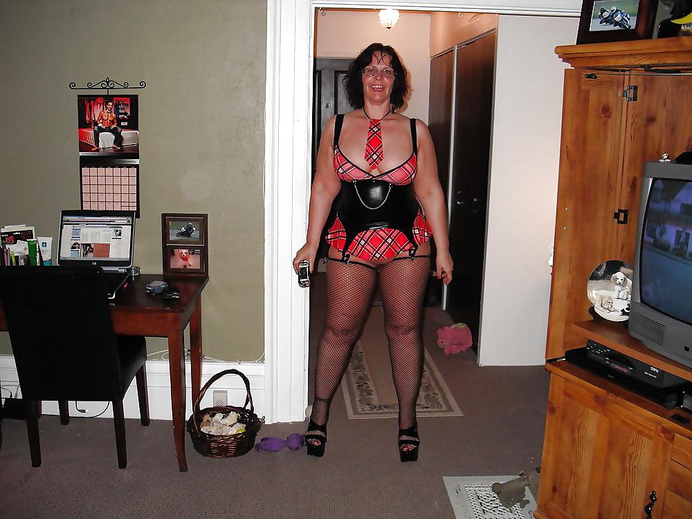 16P BBW and Mature 69 by Searcher1957