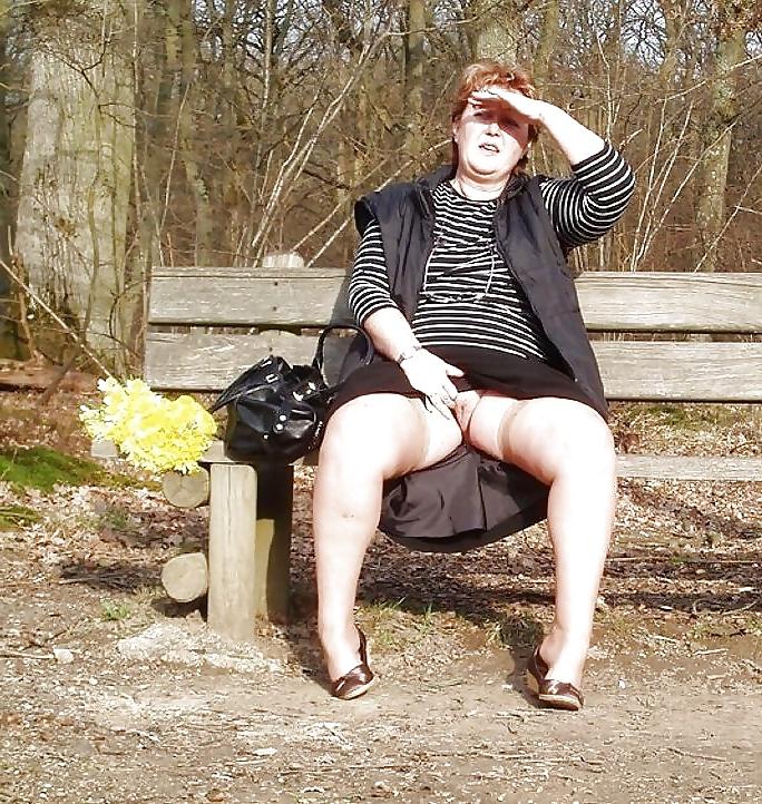 25P Upskirt matures