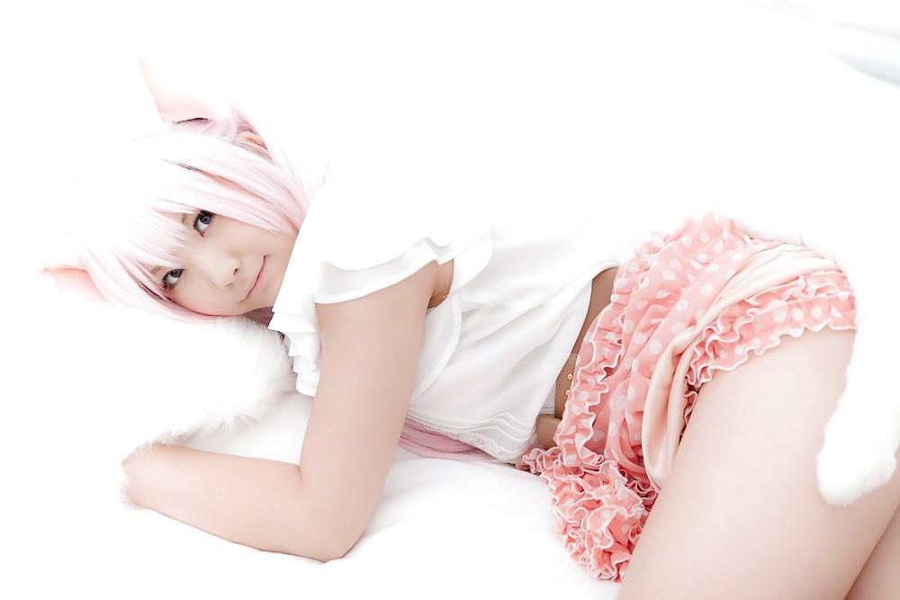25P Asian Cosplay in White