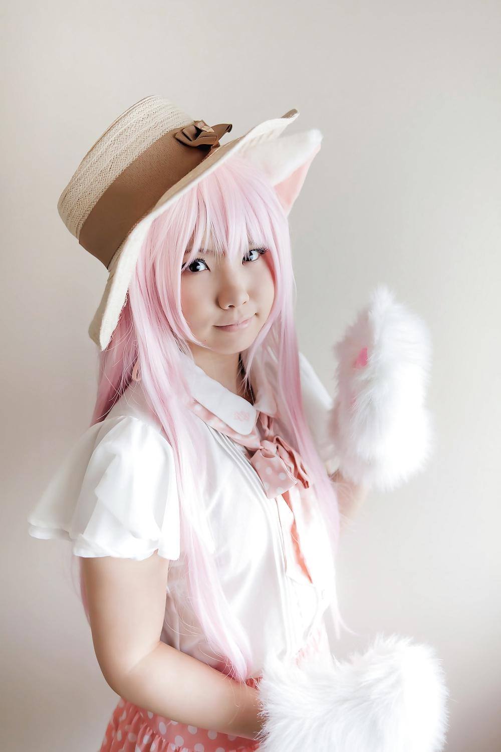 25P Asian Cosplay in White
