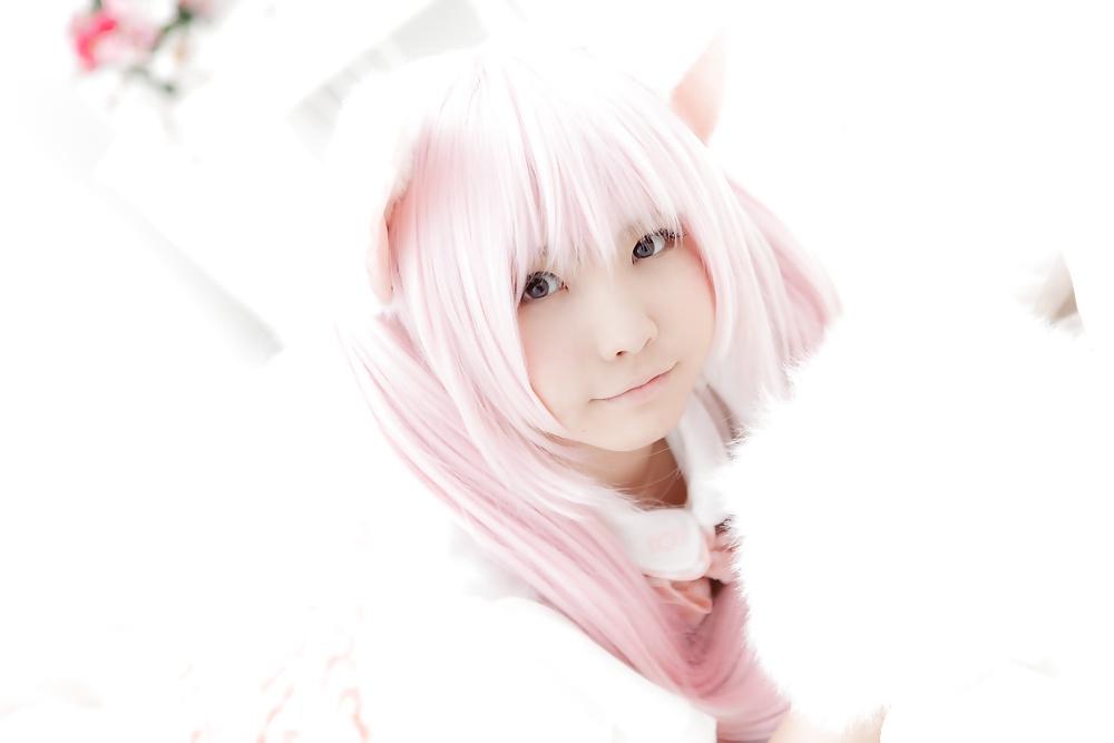 25P Asian Cosplay in White