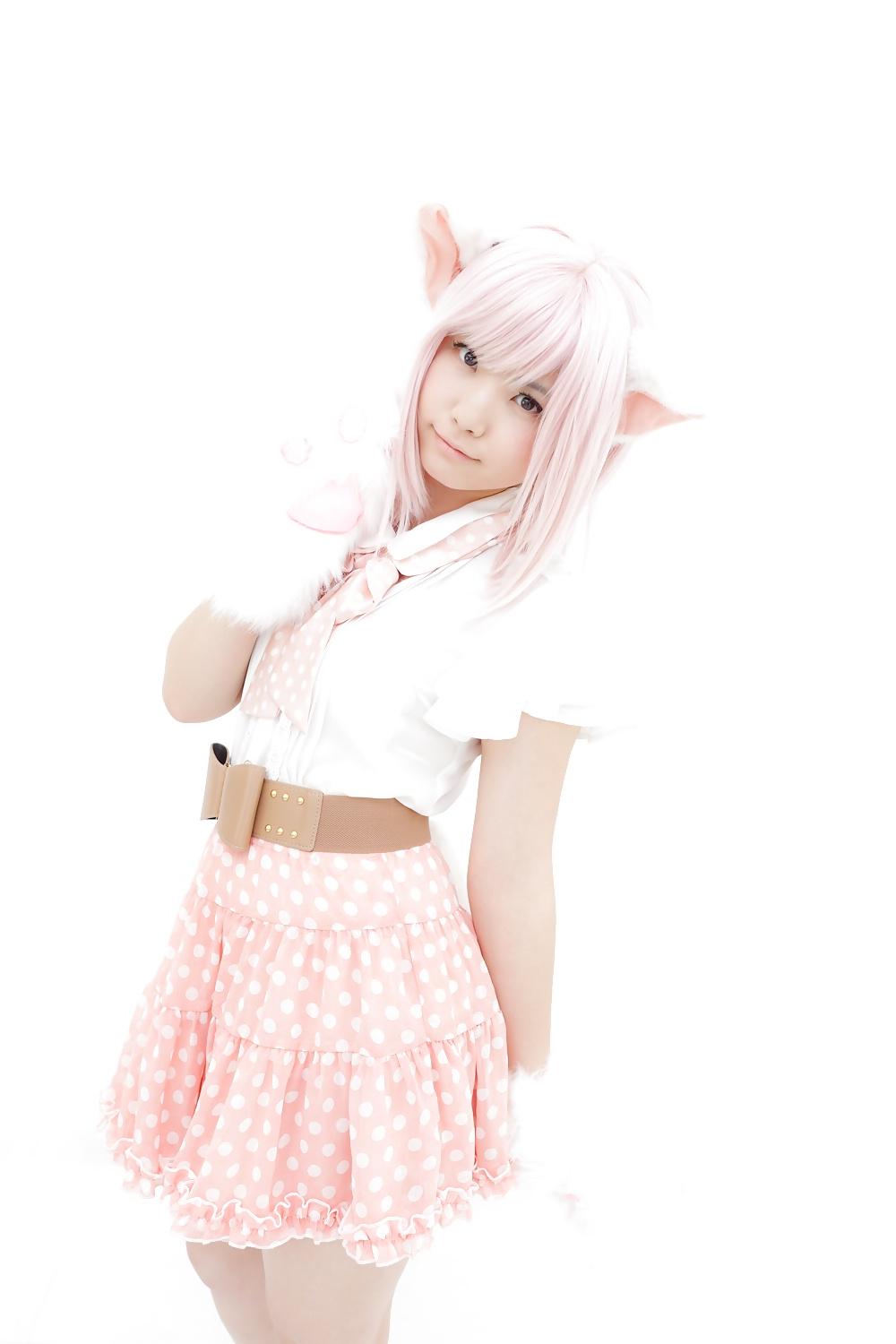 25P Asian Cosplay in White