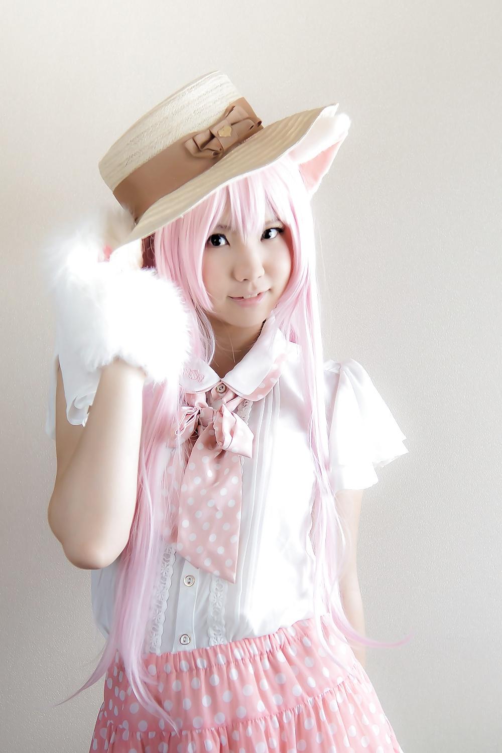 25P Asian Cosplay in White