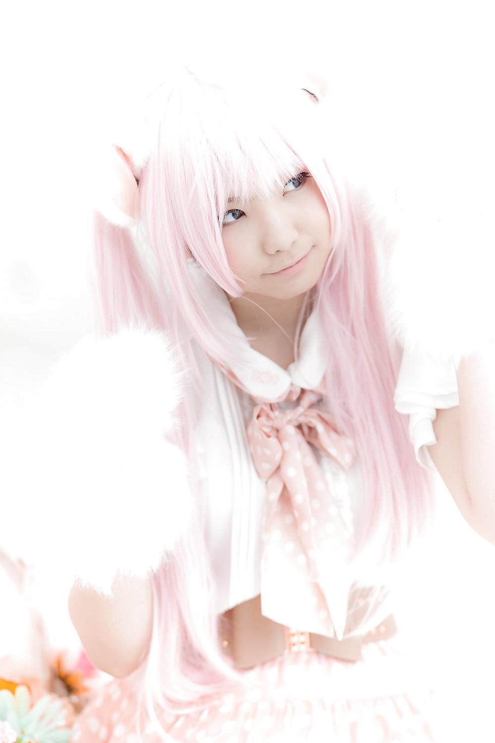 25P Asian Cosplay in White