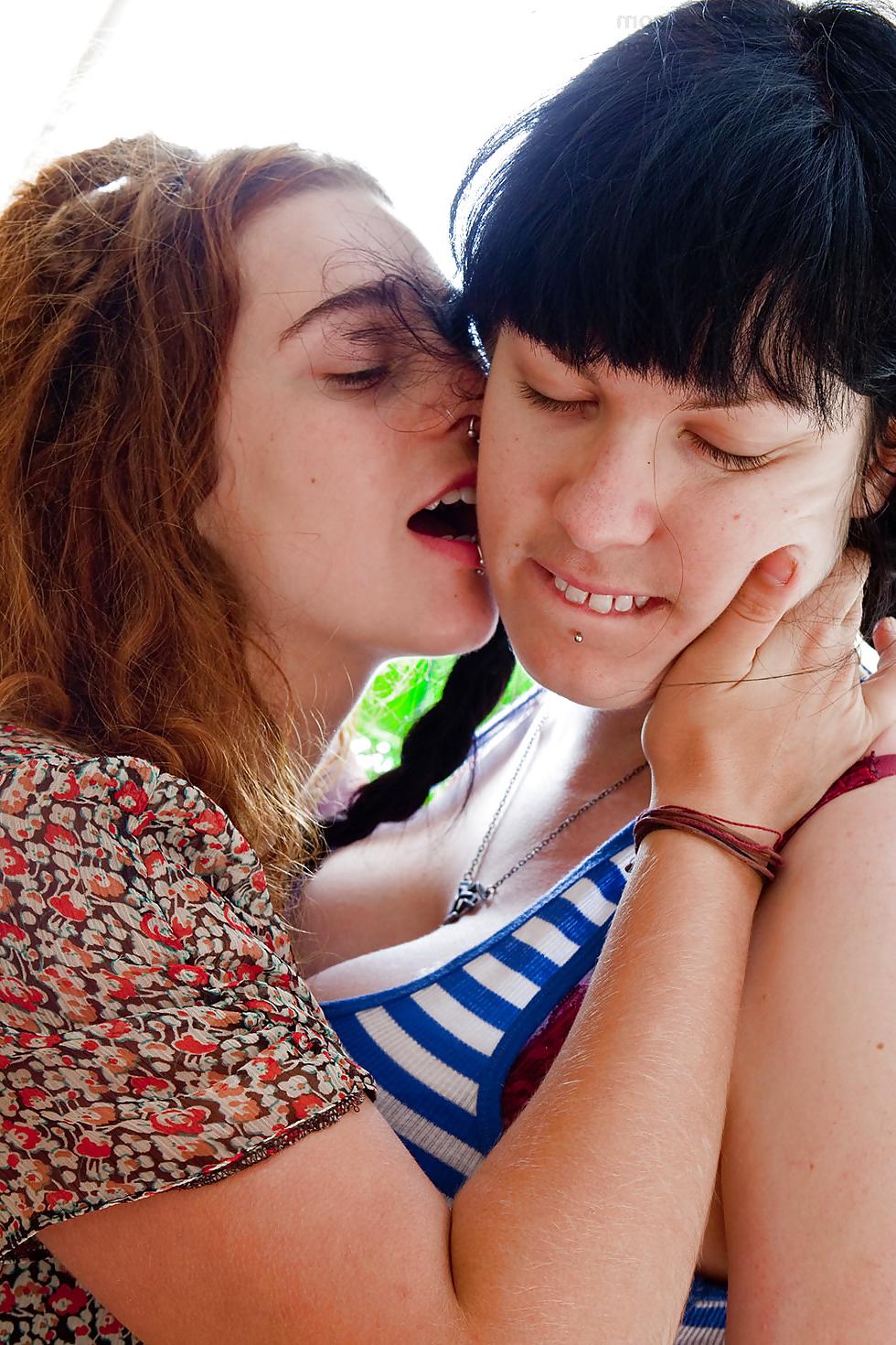 21P ROMANTIC LESBIAN 4