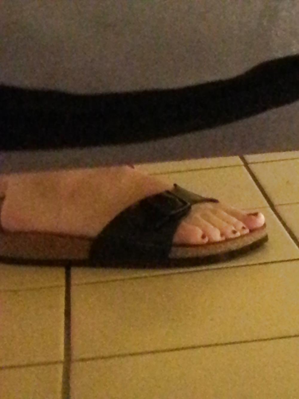 15P Some voyeur feet