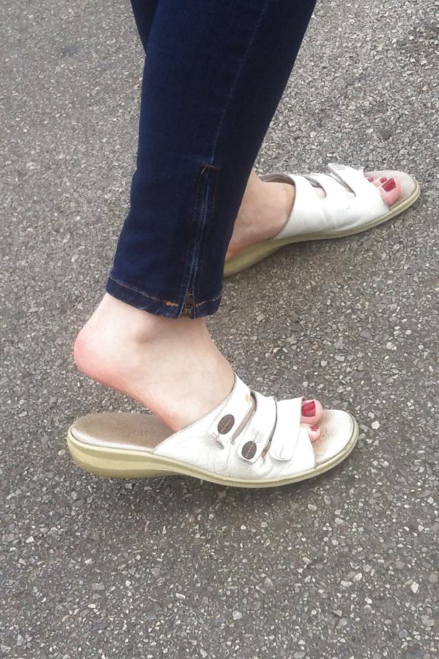 15P Some voyeur feet