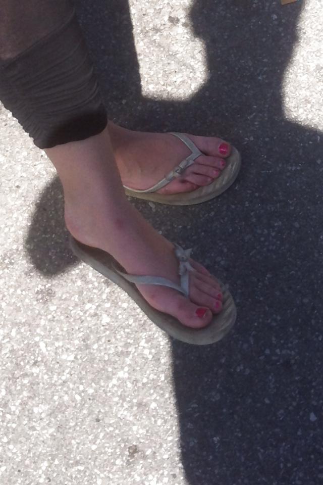 15P Some voyeur feet