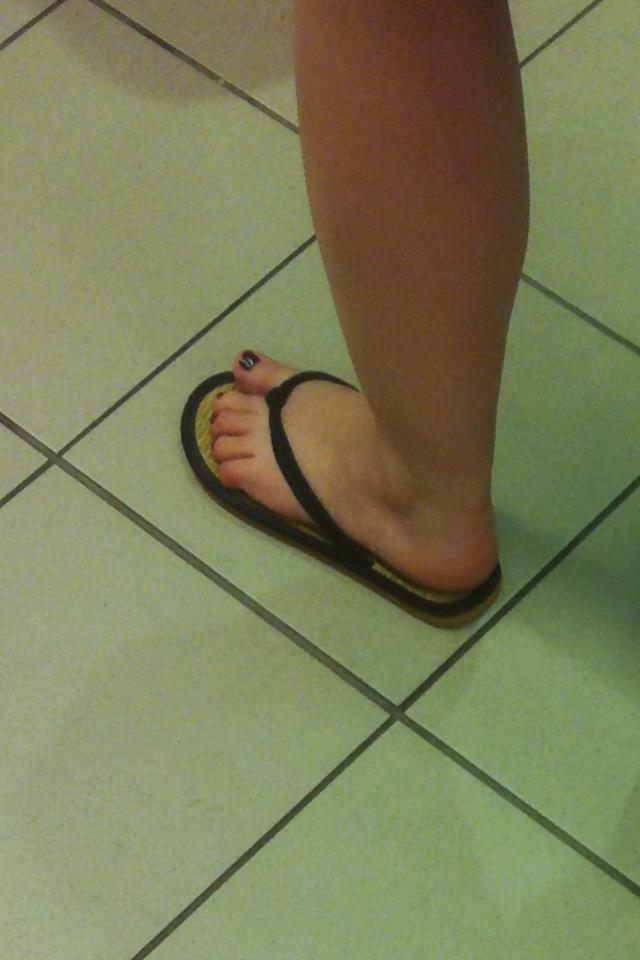 15P Some voyeur feet