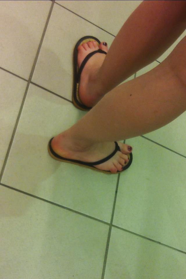 15P Some voyeur feet