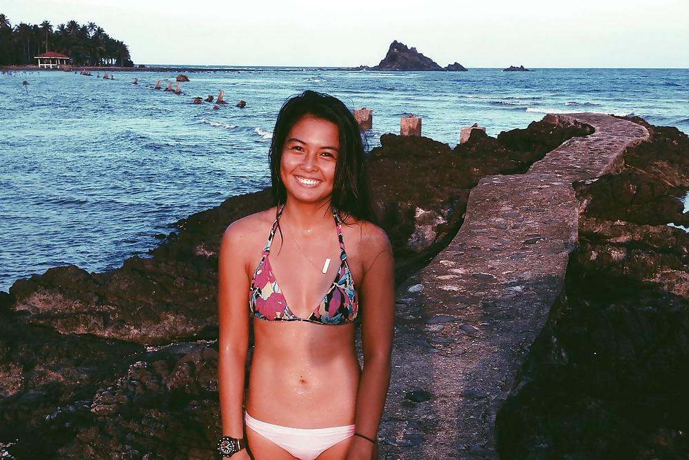 25P Hot filipino girls in bikinis