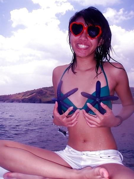 25P Hot filipino girls in bikinis
