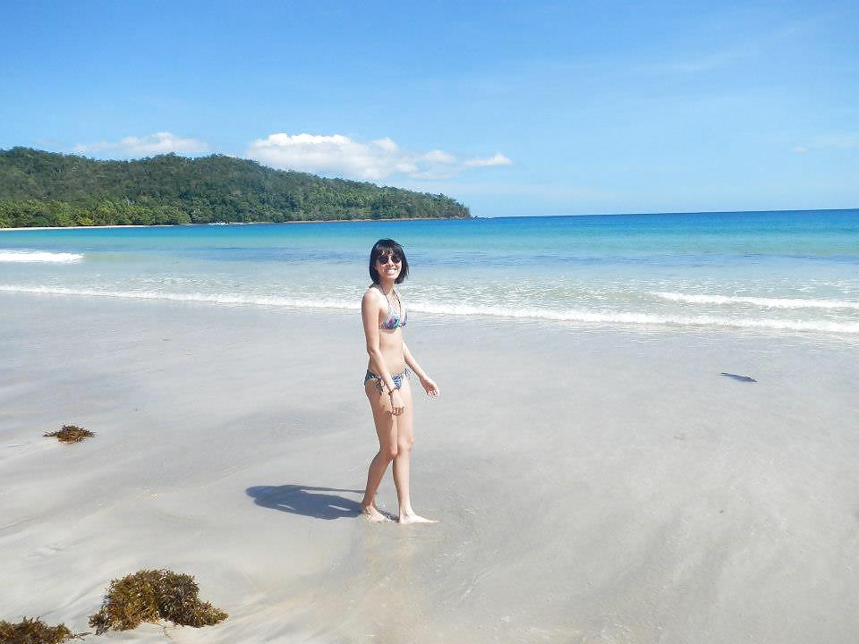 25P Hot filipino girls in bikinis