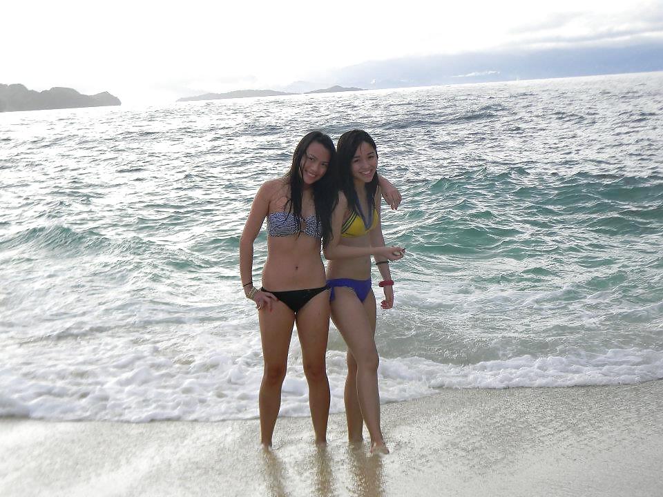 25P Hot filipino girls in bikinis