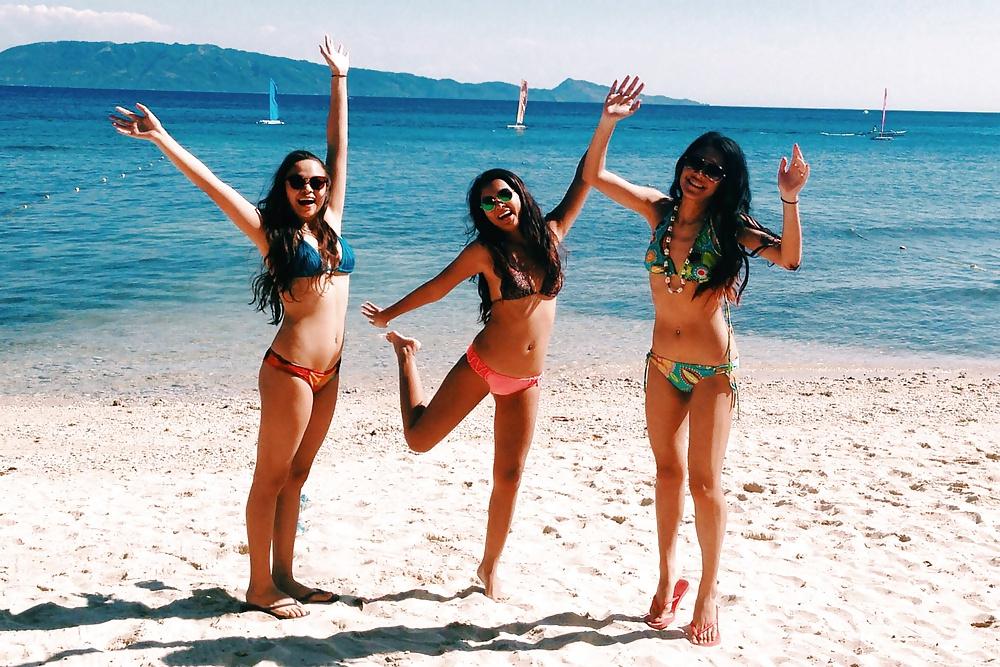 25P Hot filipino girls in bikinis
