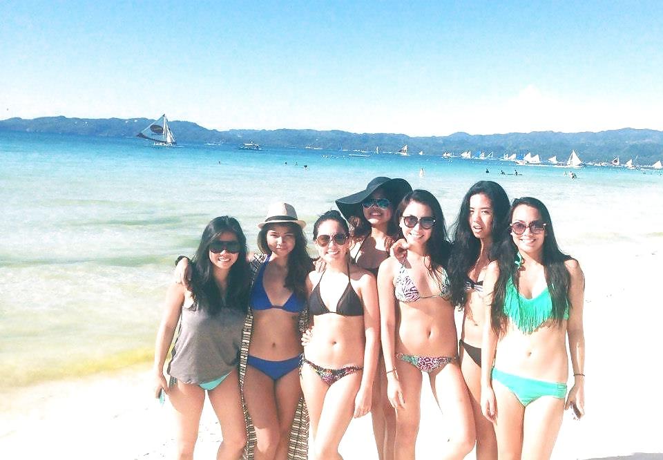 25P Hot filipino girls in bikinis