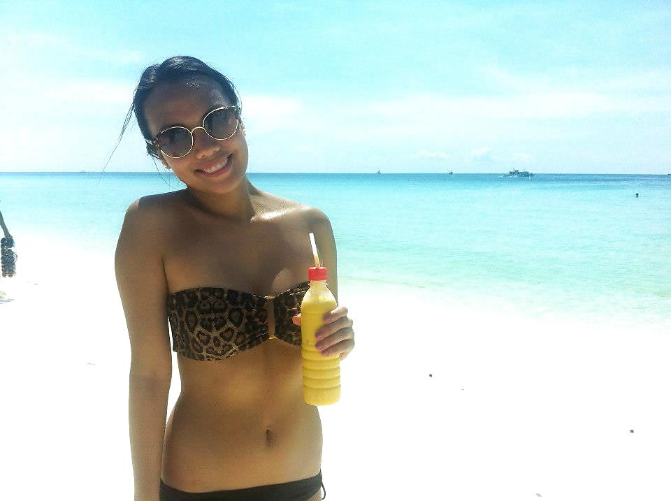 25P Hot filipino girls in bikinis