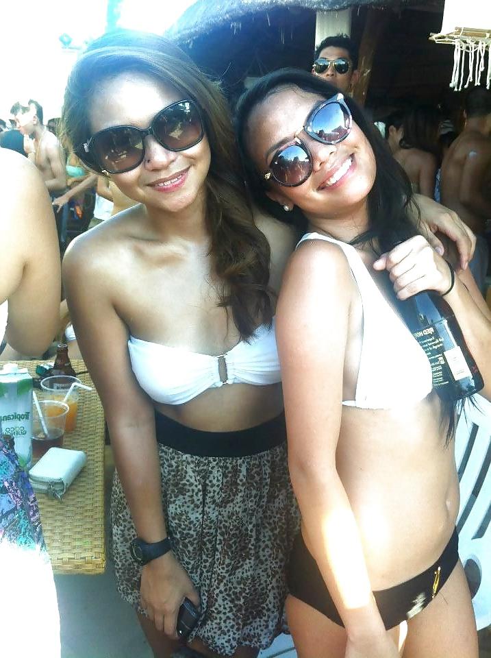 25P Hot filipino girls in bikinis