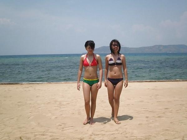 25P Hot filipino girls in bikinis