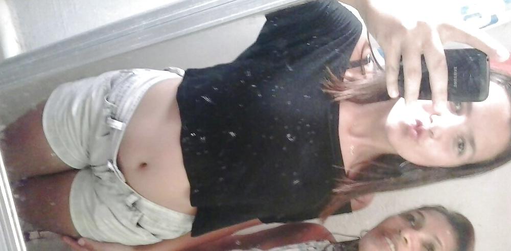 25P Hot babes no nude