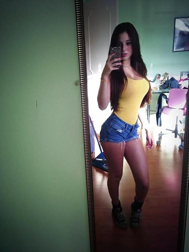25P Hot babes no nude