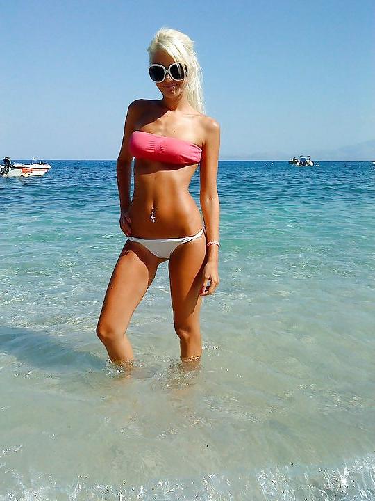 25P Greek women in Greek beaches