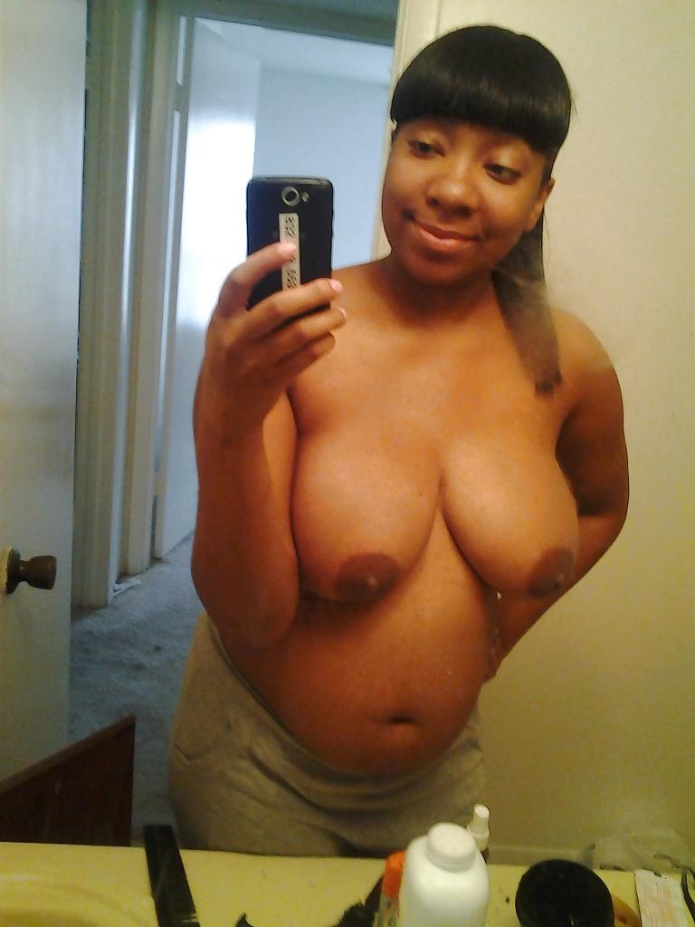10P Penni has a voluptuous body